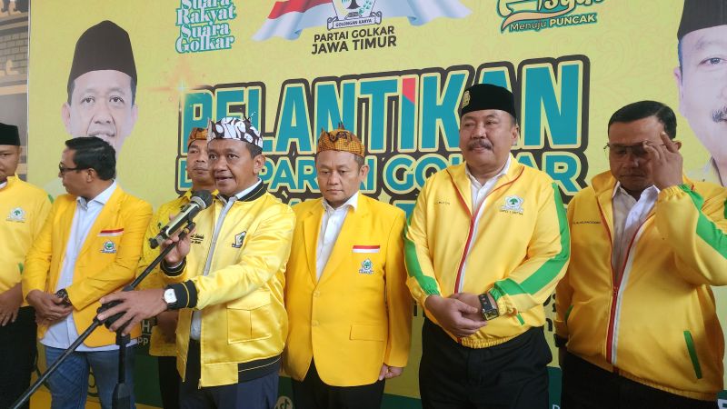Bahlil Lahadalia saat menghadiri pelantikan DPD II Golkar Jatim di Surabaya