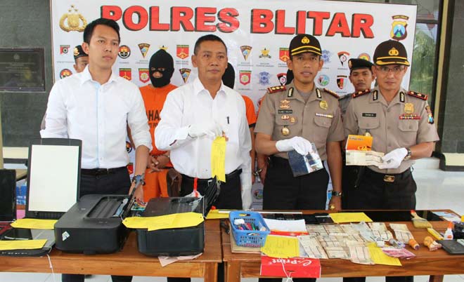 Polres Blitar Bekuk Sindikat Pemalsu STNK