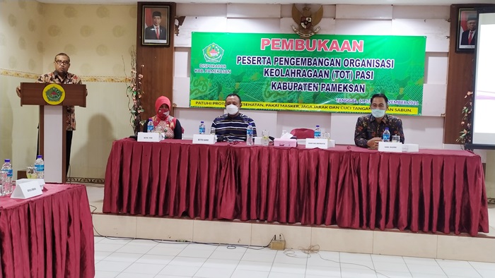 Disporapar menggelar pelatihan bagi Pelatih Persatuan Atletik Seluruh Indonesia (PASI) Pamekasan, di Gedung PKPN Jalan Kemuning, Pamekasan, Kamis (11/11/2021).