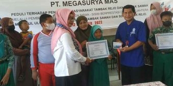 Peduli Kepada Masyarakat, Megasurya Mas Gelontorkan Beasiswa untuk Ratusan Siswa di Sidoarjo