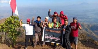 Peringati HUT ke-74 Kemerdekaan RI, Komunitas Wartawan Ponorogo Jelajah Negeri di Atas Awan