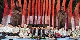 prof-kiai-asep-pimpin-zikir-kebangsaan-di-tugu-proklamasi-jakarta