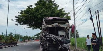 Kecelakaan Tunggal Bus Pariwisata di Tol Ngawi, 3 Tewas dan 28 Orang Dilarikan ke Rumah Sakit