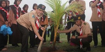 Ikuti Perkemahan Wirakarya, Ratusan Pramuka Sidoarjo Tanam Seribu Pohon