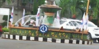 Ratusan Bendera Parpol Rusak Pemandangan Kota