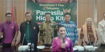 Zaskia Gotik Kembali Bacakan Pancasila di hadapan Peserta Sosialiasi Empat Pilar FPKB-MPR