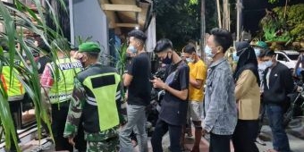 Tak Sediakan Sarana Pendukung Prokes, Pengelola Toko Pakaian di Kota Blitar Dapat Teguran Petugas