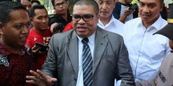 Bupati Rokan Hulu Diperiksa Perdana, Pengacara Yakin Tidak Bersalah