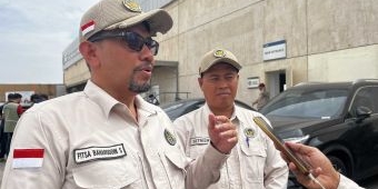 jemaah-langsung-terima-koper-di-hotel-petugas-ppih-pastikan-layanan-bagasi-bandara-madinah-24-jam