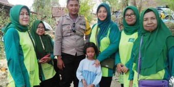 Kunjungi Warga Gunungsari, Muslimat NU Ngawi Bagikan Sembako