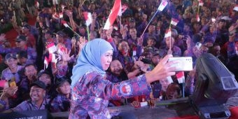 Gubernur Khofifah Dinobatkan Sebagai 'Ibu Perangkat Desa Jatim' oleh PPDI