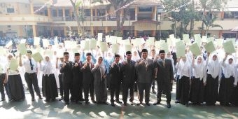 169 ASN Kemenag Kota Malang Terima Satya Lencana