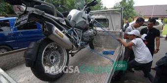 KPK Ambil Kendaraan Sitaan dari Keluarga Sekda Jombang di Mapolres