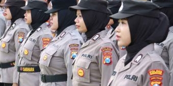 Peringati Hari Kartini, Polwan Polres Mojokerto Kota Jadi Petugas Upacara