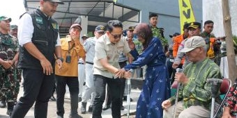 Pesan Pj Gubernur Jatim saat Tinjau Posko Pelayanan Mudik di Ngawi