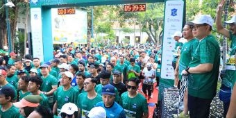 Pj Gubernur Jatim Lepas Keberangkatan Ribuan Peserta Surabaya Medic Air Run 2024