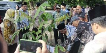 HAB ke-80: Wakil Wali Kota Pasuruan Ajak Jaga Harmoni Lewat Penanaman Pohon