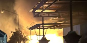 Kebakaran Ruko di Sutojayan Blitar Terbakar Hanguskan Mobil dan Barang Dagangan