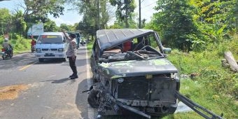Diduga Ngebut, Mobil Minibus Tabrak Truk di Jalan Raya Torjun Sampang, 2 Orang Luka Berat