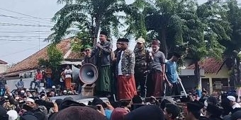 Ribuan Massa Geruduk Polres Pamekasan Tuntut Penjarakan Ustadz Yazir