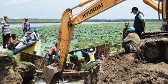 Debit Air Lebihi Kapasitas, Waduk Rancang Lamongan Jebol