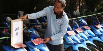 Efisiensi Biaya Pemeliharaan, Pemkot Surabaya Lelang 889 Kendaraan Operasional 