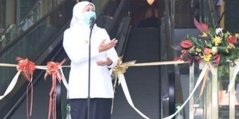 Travelator Masjid Agung Sidoarjo, Khofifah: Ini Keren Sekali, Bisa Jadi Referensi Kabupaten Lain