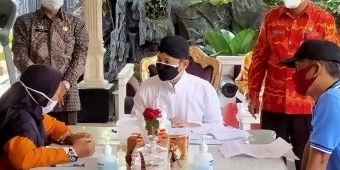 Pengundian Kios Pasar Pon, Ratusan Pedagang Tanda Tangan Pakta Integritas di Hadapan Bupati
