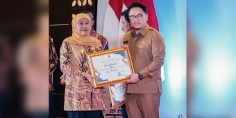 Komitmen Berikan Hunian Layak, Pemkot Surabaya Raih Penghargaan Terbaik I Program Rutilahu di Jatim