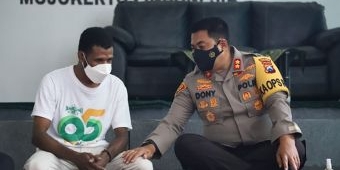 Kapolres Mojokerto Sambangi Mahasiswa IKHAC Asal Papua