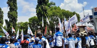 PHK Sepihak 33 Pekerja, Ribuan Buruh Gruduk Kantor IKSG Tuban