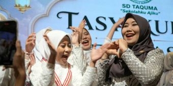Pesan Ning Lia untuk Lulusan SD Taquma: Jangan Pernah Lupakan Jasa Guru