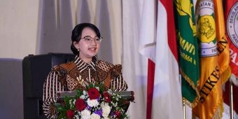 52 Mahasiswa Stikes Pamenang Terima Beasiswa Becak Kari