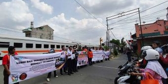 KAI Gencarkan Sosialisasi Keselamatan di 80 Titik Perlintasan Jelang HUT RI