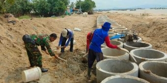 Khawatir Abrasi Kian Parah, Pemdes Boncong Inisiatif Bangun Tanggul Laut