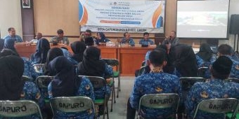 Gandeng KWG, AKD Kecamatan Gresik Beri Edukasi Literasi Media kepada Perangkat