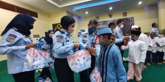 Raih Predikat WBK, Lapas Surabaya Santuni Puluhan Anak Yatim Piatu