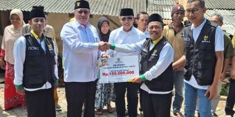 Baznas Jatim Serahkan Puluhan Bantuan Properti dan Modal Usaha di Banyuwangi