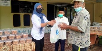 Bantu Warga Terdampak Pandemi, Srikandi Peduli dan Paguyuban Ibu-Ibu Bagikan Telur dan Sayur Gratis