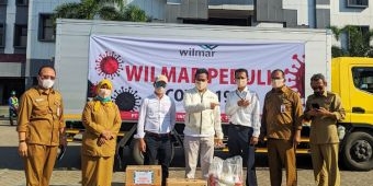Wilmar Group Serahkan Bantuan 250 Paket ke Pemkab Gresik untuk Warga Terdampak COVID-19