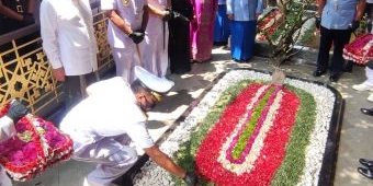 HUT TNI, Dankodiklatal Ziarah Makam Gus Dur