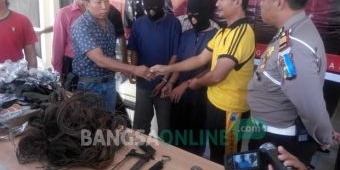 Polres Situbondo Serahkan Dua Pelaku Curwatpon ke Polres Kota Probolinggo