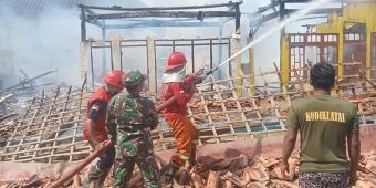 Dua Rumah Petani di Desa Gro'om Pamekasan Ludes Dilalap Api, Kerugian Ditaksir Capai Rp250 Juta