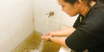 Air PDAM Surabaya Kotor Berwarna Coklat, Warga Protes di Medsos
