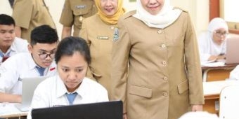 Tinjau USP BKS SMAN 6 Surabaya, Khofifah: Kemendikbud Bahas Konsep Merdeka Belajar