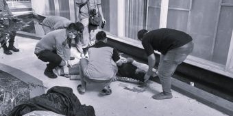 Lansia Ditemukan Tewas Diduga Jatuh di Sebuah Apartemen Kawasan Dukuh Pakis