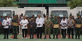 Perkuat Ekonomi Desa, Wabup Tuban dan Dandim Serahkan 42 Truk Operasional KDKMP