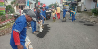 DPUBM Kabupaten Malang Lakukan Percepatan Perbaikan Jalan Sebelum Idulfitri 2024