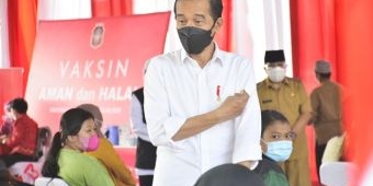 Kunjungan Singkat Presiden Joko Widodo di Kota Blitar, Tinjau Vaksinasi dan Sapa Warga