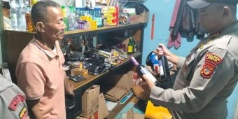 KRYD, Polsek Batujajar Cimahi Amankan Puluhan Botol Miras Ilegal